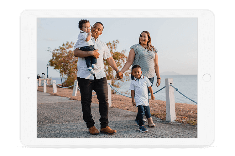 Family photos slideshow running on iPad using Digital Photo Frame App