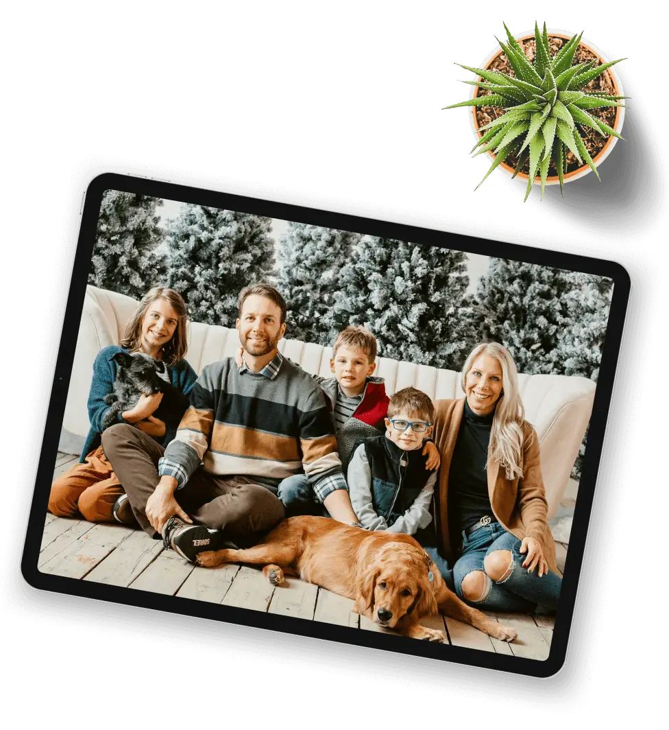 iPad used as digital picture frame with photo slideshow